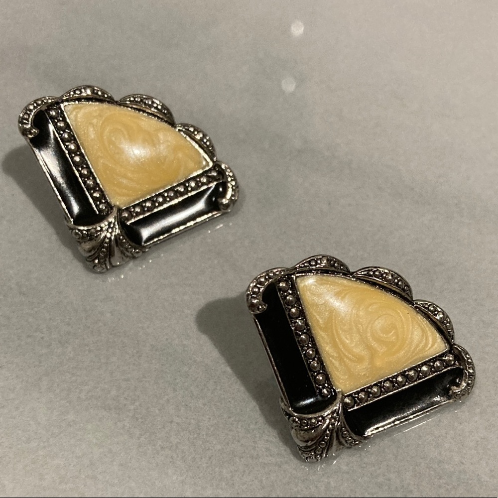 Vintage Art Deco Brooch, Earring Set of Yellow, Black Enamel in a Silvertone Fan - Picture 7 of 7